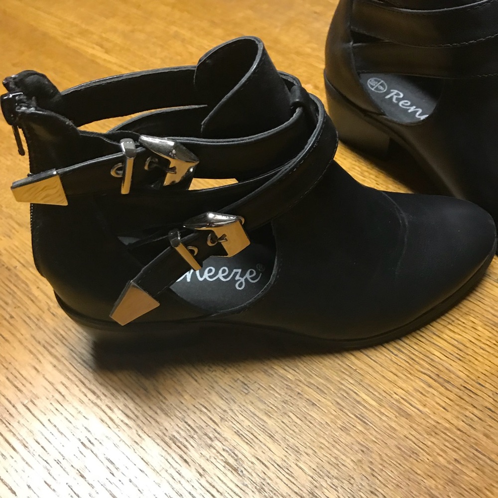 Reneeze black booties size 8